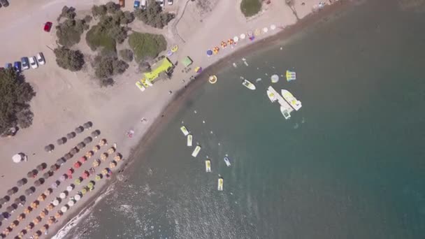 Rising Rotating Aerial Water Club Paradise Beach Kos Greece — Stock Video