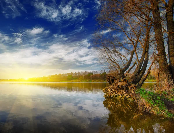 Göl kıyısı ve güzel bir cennet — Stok fotoğraf