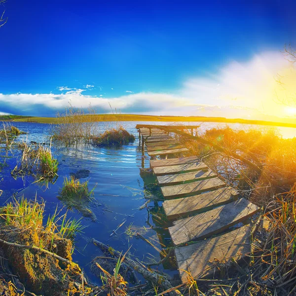 Docas no lago ao pôr do sol — Fotografia de Stock
