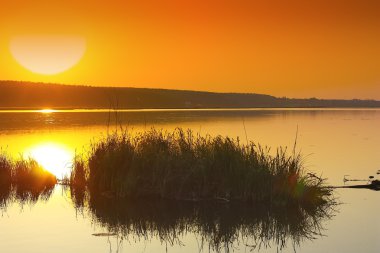 Gölde güzel bir gün batımı