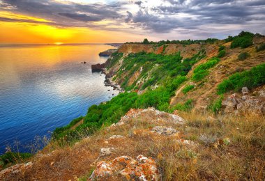 Cape fiolent dramatik günbatımında. Crimea