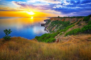 Cape fiolent dramatik günbatımında. Crimea