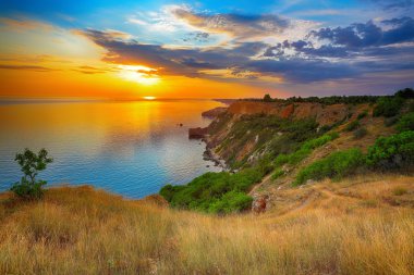 Cape fiolent dramatik günbatımında. Crimea