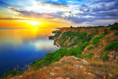 Cape fiolent dramatik günbatımında. Crimea