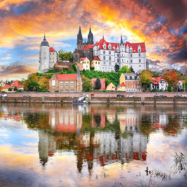 Albrechtsburg Kalesi Nin Elbe Nehri Nin Üzerindeki Katedralin Dramatik Günbatımı — Stok fotoğraf