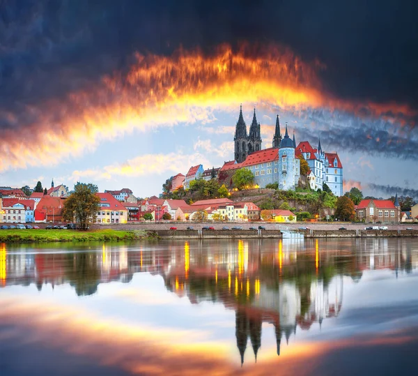 Albrechtsburg Kalesi Nin Elbe Nehri Nin Üzerindeki Katedralin Dramatik Günbatımı — Stok fotoğraf