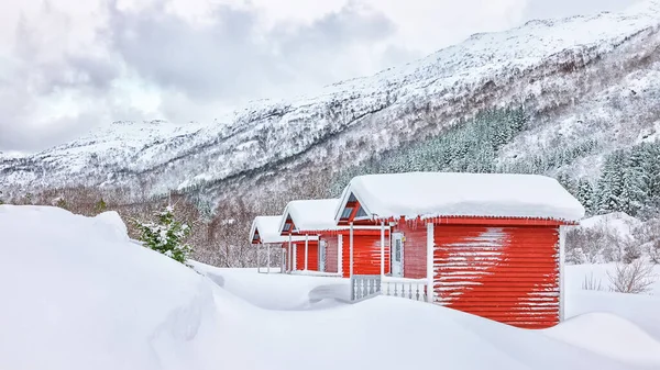 Traditionele Noorse Architectuur Winterlandschap Met Rode Houten Huizen Lofoten Bij — Stockfoto