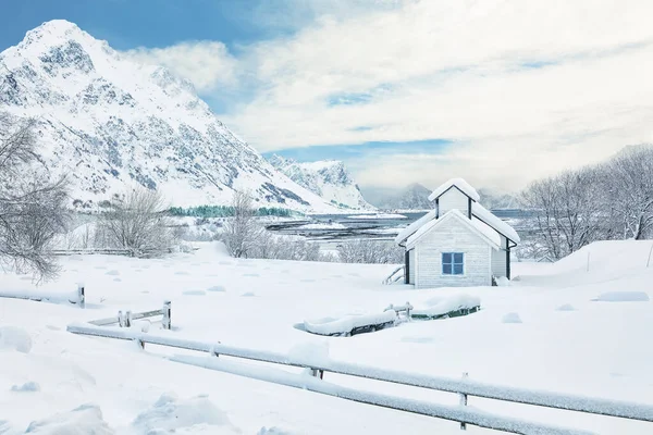 Impresionante Escena Invernal Nevada Pequeño Cementerio Las Islas Lofoten Cerca — Foto de Stock