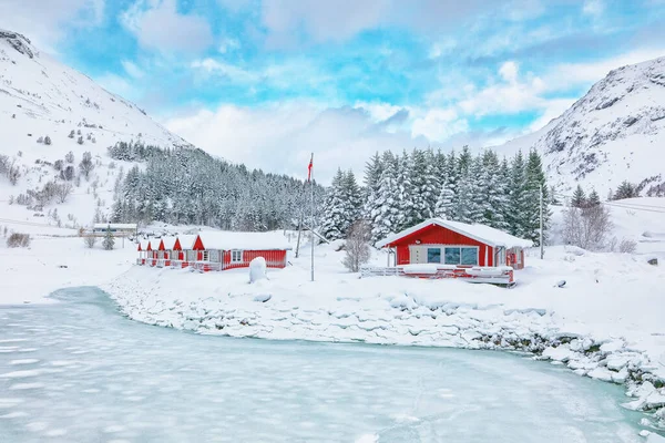 Maravilloso Paisaje Invierno Con Casas Tradicionales Madera Roja Noruega Orilla — Foto de Stock