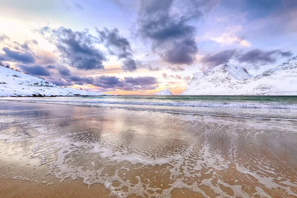 Increíble Vista Invierno Playa Vik Durante Puesta Del Sol Con — Foto de Stock