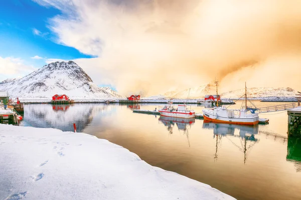 Spettacolare Vista Mattutina Del Piccolo Villaggio Pescatori Ramberg All Alba — Foto Stock