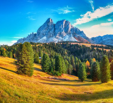 Dolomitlerdeki Passo delle Erbe 'den Peitlerkofel Dağı' nın muhteşem manzarası. Konum: Dolomite Alpleri, Güney Tyrol, İtalya, Avrupa