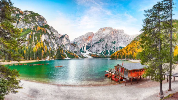 Herrliche Szenerie Des Berühmten Pragser Bergsees Herbst Lage Nationalpark Fanes — Stockfoto