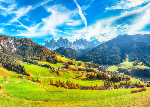 Färgglada Höst Scen Magnifika Santa Maddalena Byn Dolomiterna Läge Santa — Stockfoto