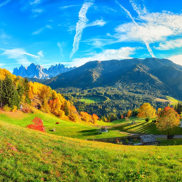 Herbstliche Szenerie Des Berühmten Italienischen Dolomitendorfes Santa Magdalena Vor Den — Stockfoto