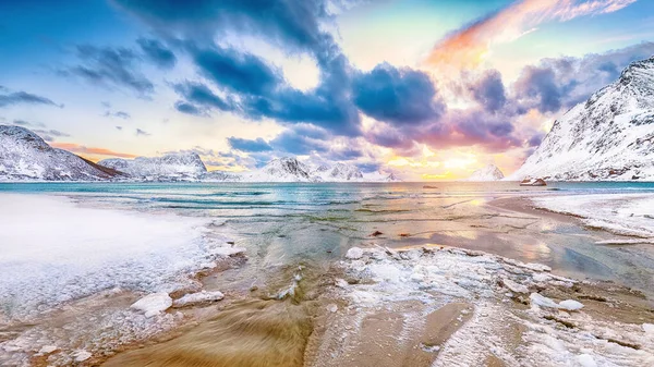 Яскравий Зимовий Пейзаж Пляжем Хаукланд Під Час Заходу Сонця Сніжними — стокове фото