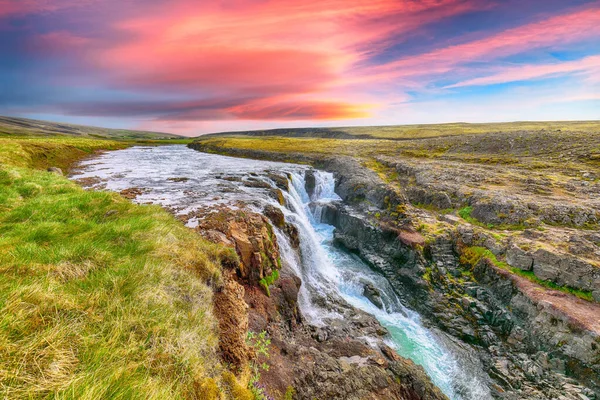 日落时 科勒夫萨尔瀑布的景象令人叹为观止 冰岛受欢迎的旅游目的地 Kolufossar Waterfall Vestur Hunavatnssysla Iceland Europe — 图库照片