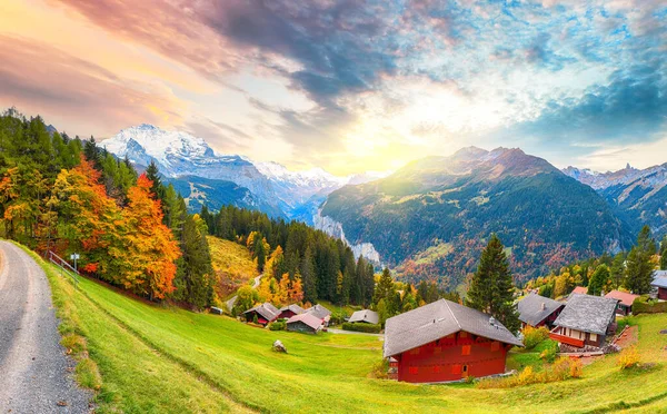 Magnífico Panorama Sobre Pintoresco Pueblo Alpino Wengen Otoño Valle Lauterbrunnen — Foto de Stock