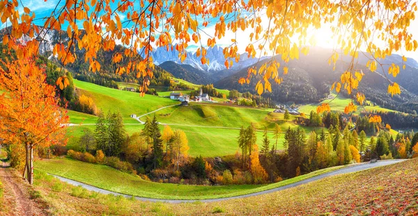 Herrliche Herbstlandschaft Des Herrlichen Dorfes Santa Maddalena Den Dolomiten Lage — Stockfoto