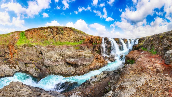 Majestic Kolufossar Καταρράκτη Καλοκαίρι Ηλιόλουστη Μέρα Δημοφιλής Τουριστικός Προορισμός Στην — Φωτογραφία Αρχείου