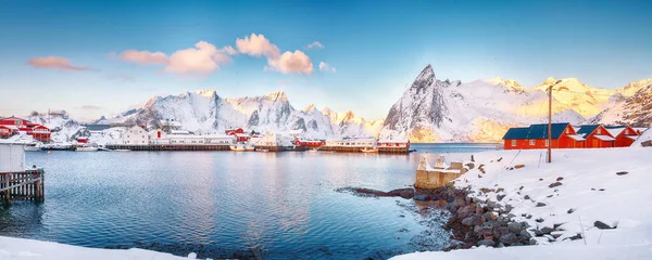 Fantastica Vista Invernale Sul Villaggio Hamnoy Con Porto Olstinden Picco — Foto Stock