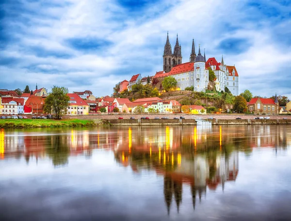 Albrechtsburg Kalesi Nin Elbe Nehri Nin Üzerindeki Katedralin Dramatik Günbatımı — Stok fotoğraf