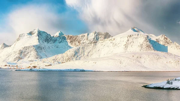 Herrlicher Winterblick Auf Selfjordenn Bei Sonnigem Wetter Und Krystad Village — Stockfoto