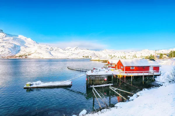 Působivý Zimní Pohled Rybářskou Vesnici Úžině Sundstraumen Která Odděluje Ostrovy — Stock fotografie