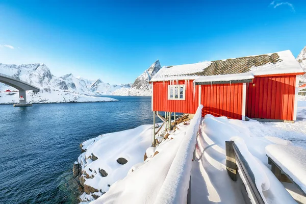 在Hamnoy村和通往Olenilsoya岛的桥上 冬季景色迷人极了 洛福顿岛上受欢迎的旅游胜地 Hamnoy Moskenesoya Lofoten Norway Europe — 图库照片
