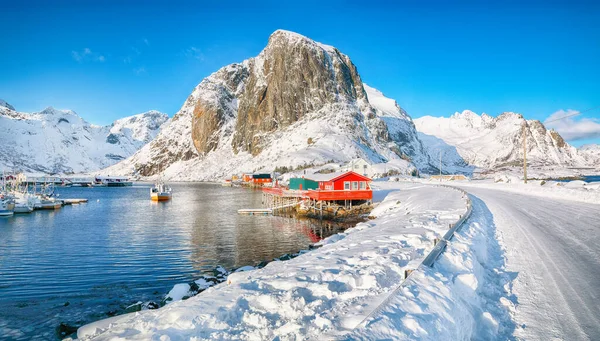 Vista Invernale Sul Villaggio Hamnoy Festhaeltinden Montagna Sullo Sfondo Ubicazione — Foto Stock