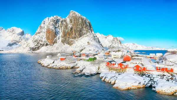 Pittoresk Vinter Utsikt Över Hamnoy Byn Och Festhaeltinden Berg Bakgrunden — Stockfoto