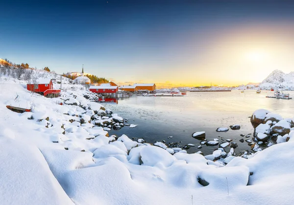 Erstaunliche Winterlandschaft Von Moskenes Dorf Mit Fährhafen Und Der Berühmten — Stockfoto