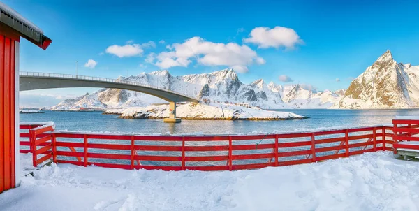 Fantástica Vista Invierno Hamnoy Pueblo Puente Isla Olenilsoya Destino Turístico —  Fotos de Stock