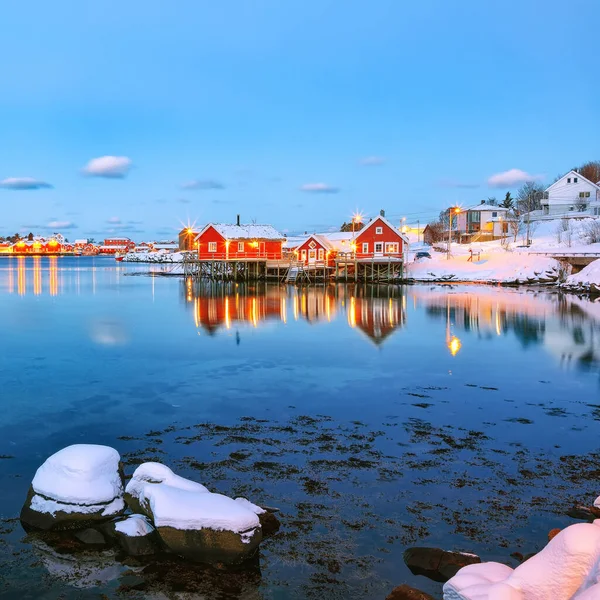 Dramatic Evening Cityscape Reine Town Red Rorbuers Shoore Reinefjorden Popular — Stock Photo, Image