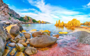 Popüler seyahat merkezi Costa Paradiso 'nun göz kamaştırıcı manzarası. Akdeniz 'in pitoresk manzarası. Konum: Costa Paradiso, Sassari ili, Sardunya, İtalya, Avrupa