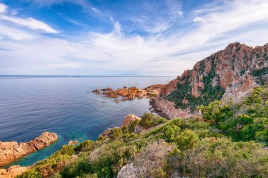 Popüler seyahat merkezi Costa Paradiso 'nun göz kamaştırıcı manzarası. Akdeniz 'in pitoresk manzarası. Konum: Costa Paradiso, Sassari ili, Sardunya, İtalya, Avrupa