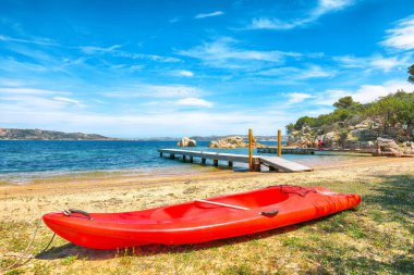 Porto Rafael tatil köyünün büyüleyici manzarası. Akdeniz 'in resimli deniz manzarası. Konum: Porto Rafael, Olbia Tempio ili, Sardunya, İtalya, Avrupa
