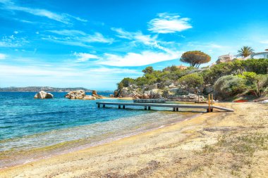 Porto Rafael tatil köyünün büyüleyici manzarası. Akdeniz 'in resimli deniz manzarası. Konum: Porto Rafael, Olbia Tempio ili, Sardunya, İtalya, Avrupa