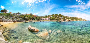 Porto Rafael tatil beldesindeki muhteşem sahil manzarası. Akdeniz 'in resimli deniz manzarası. Konum: Porto Rafael, Olbia Tempio ili, Sardunya, İtalya, Avrupa