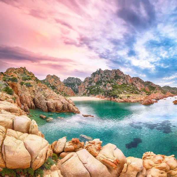 在科斯塔帕拉蒂索度假胜地的李哥西海滩上 令人叹为观止 地中海的风景如画的海景 Costa Paradiso Province Sassari Sardinia Italy Europe — 图库照片