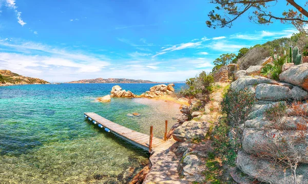 对拉斐尔港度假胜地海滩的壮观景色 地中海的风景如画的海景 Porto Rafael Olbia Tempio Province Sardinia Italy Europe — 图库照片