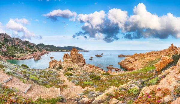 令人惊讶的热门旅游目的地科斯塔帕拉迪索 地中海风景如画的陆地景观 Costa Paradiso Province Sassari Sardinia Italy Europe — 图库照片