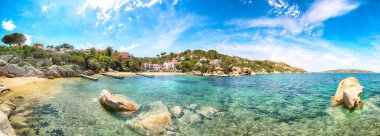 Porto Rafael tatil beldesindeki muhteşem sahil manzarası. Akdeniz 'in resimli deniz manzarası. Konum: Porto Rafael, Olbia Tempio ili, Sardunya, İtalya, Avrupa