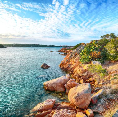 Günbatımında Porto Cervo 'nun muhteşem manzarası. Akdeniz 'in popüler turizm beldesi. Konum: Arzachena, Sassari ili, Sardunya, İtalya, Avrupa