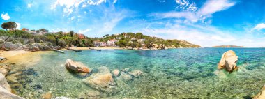 Porto Rafael tatil köyünün büyüleyici manzarası. Akdeniz 'in resimli deniz manzarası. Konum: Porto Rafael, Olbia Tempio ili, Sardunya, İtalya, Avrupa