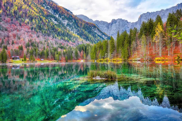 Vista Mozzafiato Sul Tramonto Sul Lago Fusine Con Vetta Mangart — Foto Stock