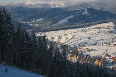 Karpat Dağları beldesinde kış