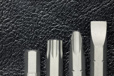 Deri arka plan üzerinde değiştirilebilir bit Screwdrive