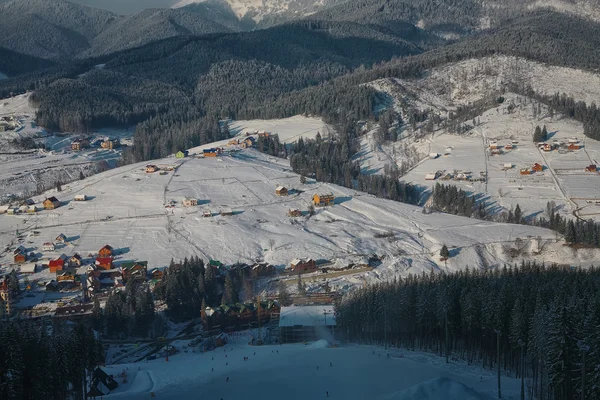 Winter ski resort in the Carpathian Mountains — Stock Photo, Image