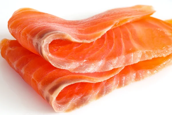 Duas partes de salmão em um branco — Fotografia de Stock